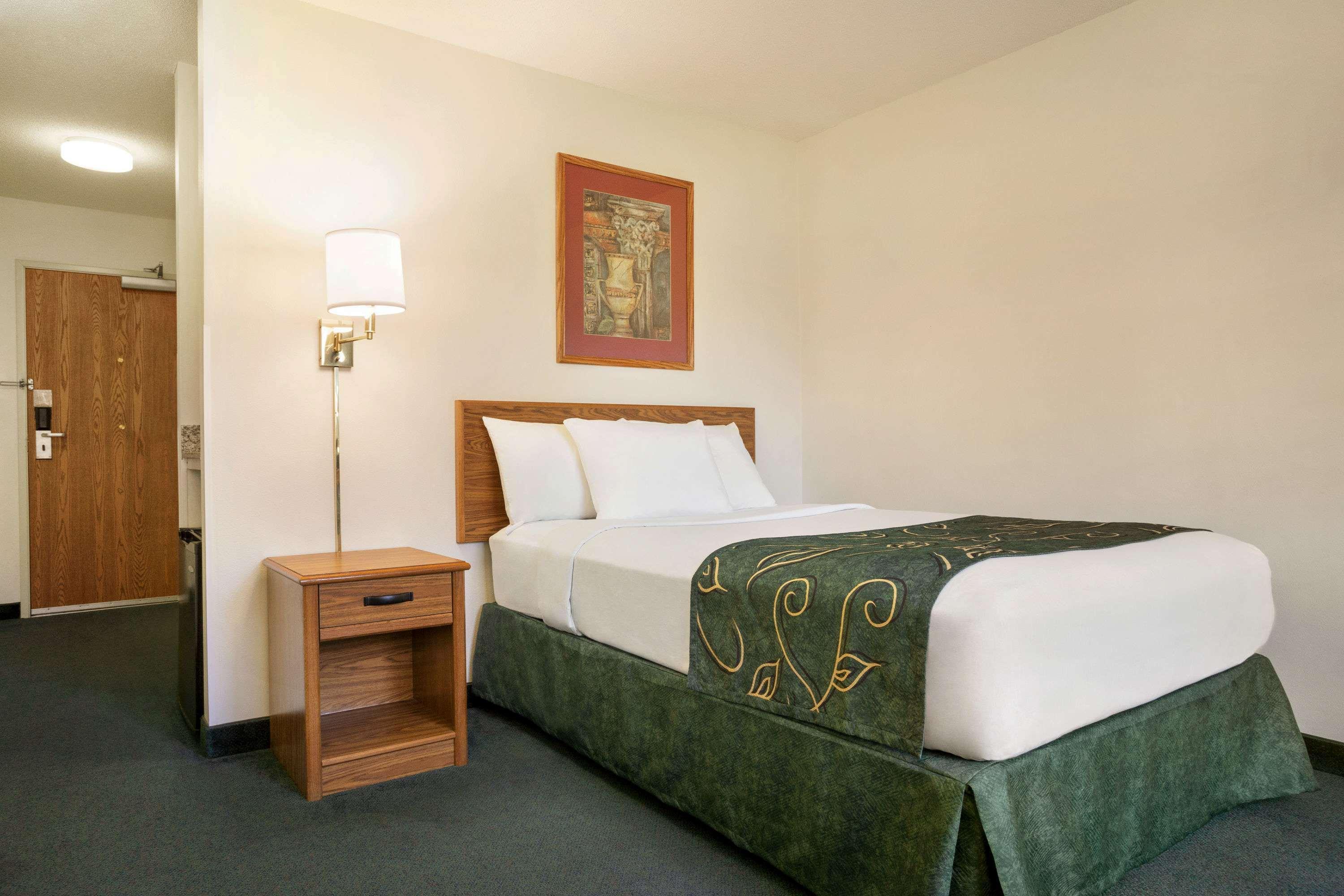 Travelodge By Wyndham Morrill Extérieur photo