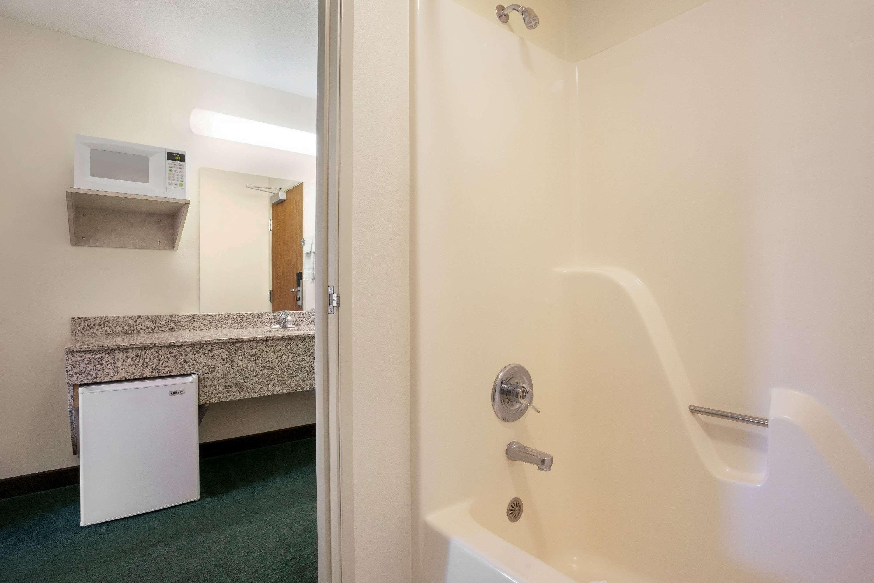 Travelodge By Wyndham Morrill Extérieur photo