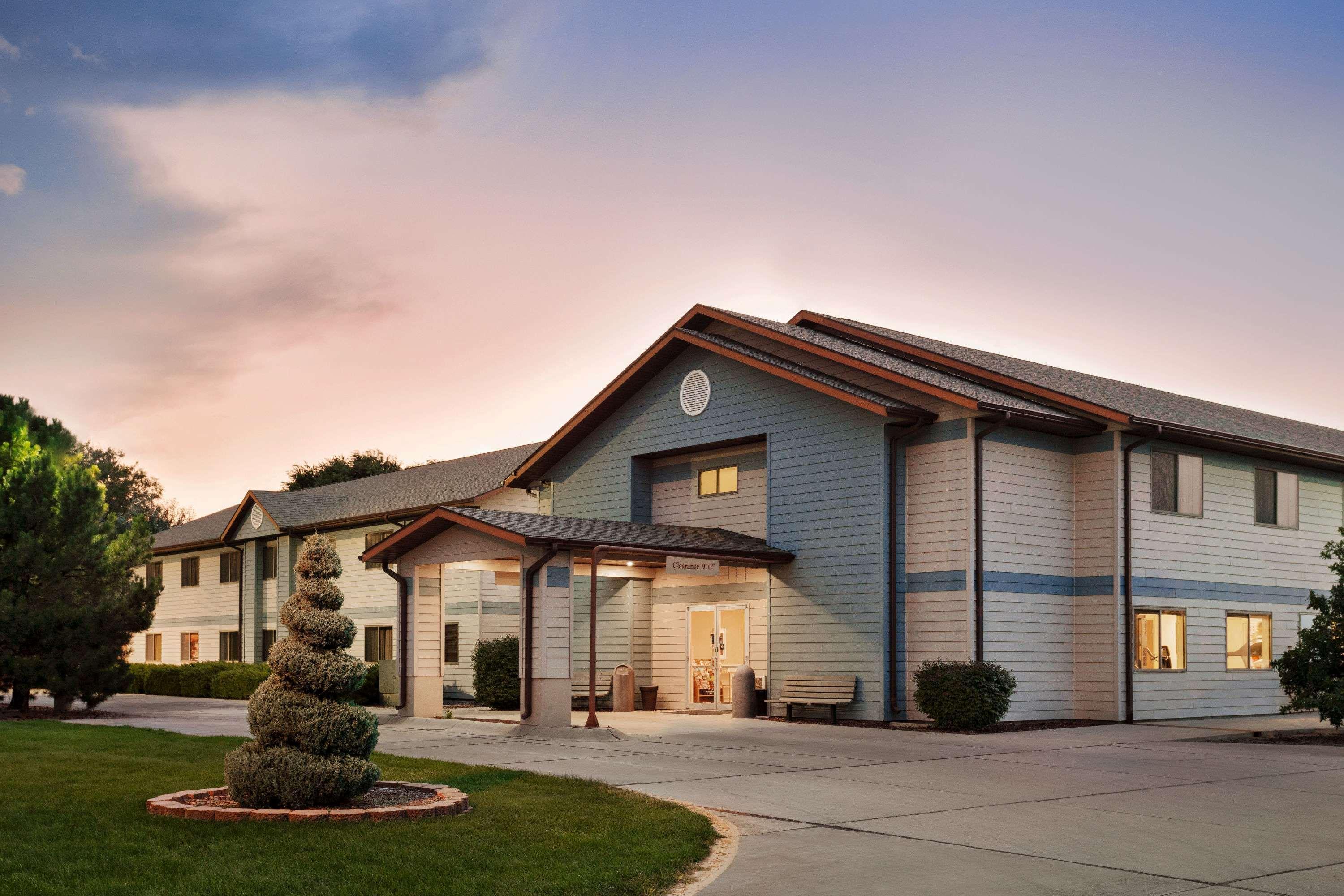 Travelodge By Wyndham Morrill Extérieur photo