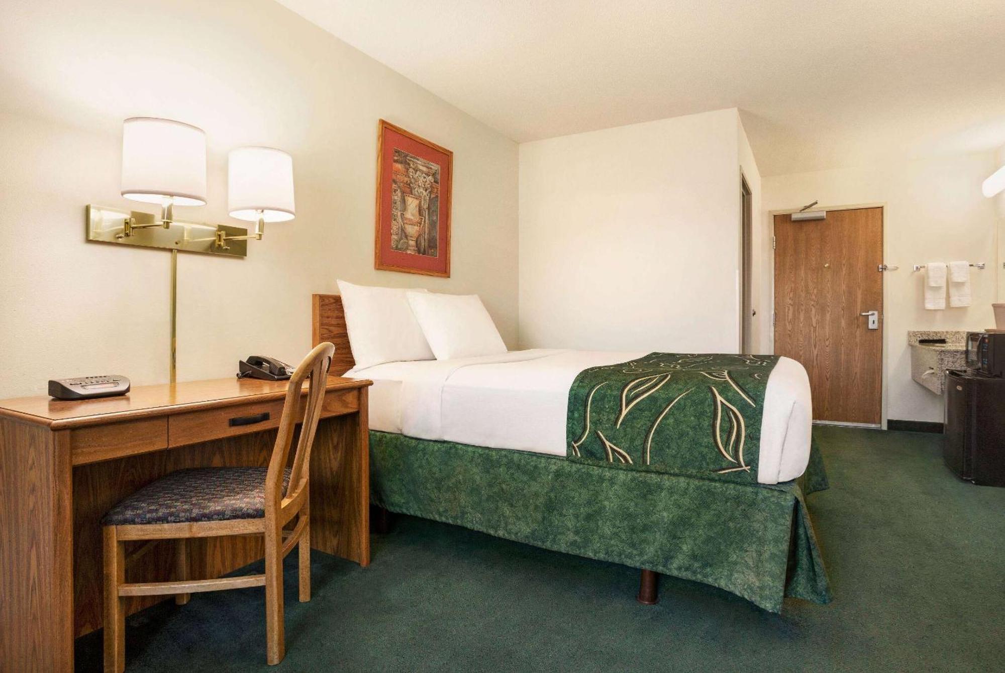 Travelodge By Wyndham Morrill Extérieur photo